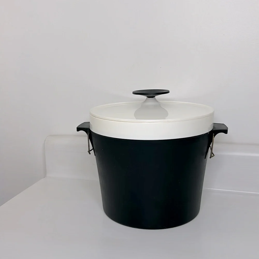 Vintage MCM 🧊 Black & White Geni Plastic Ice Bucket With Lid Party Drink Bucket